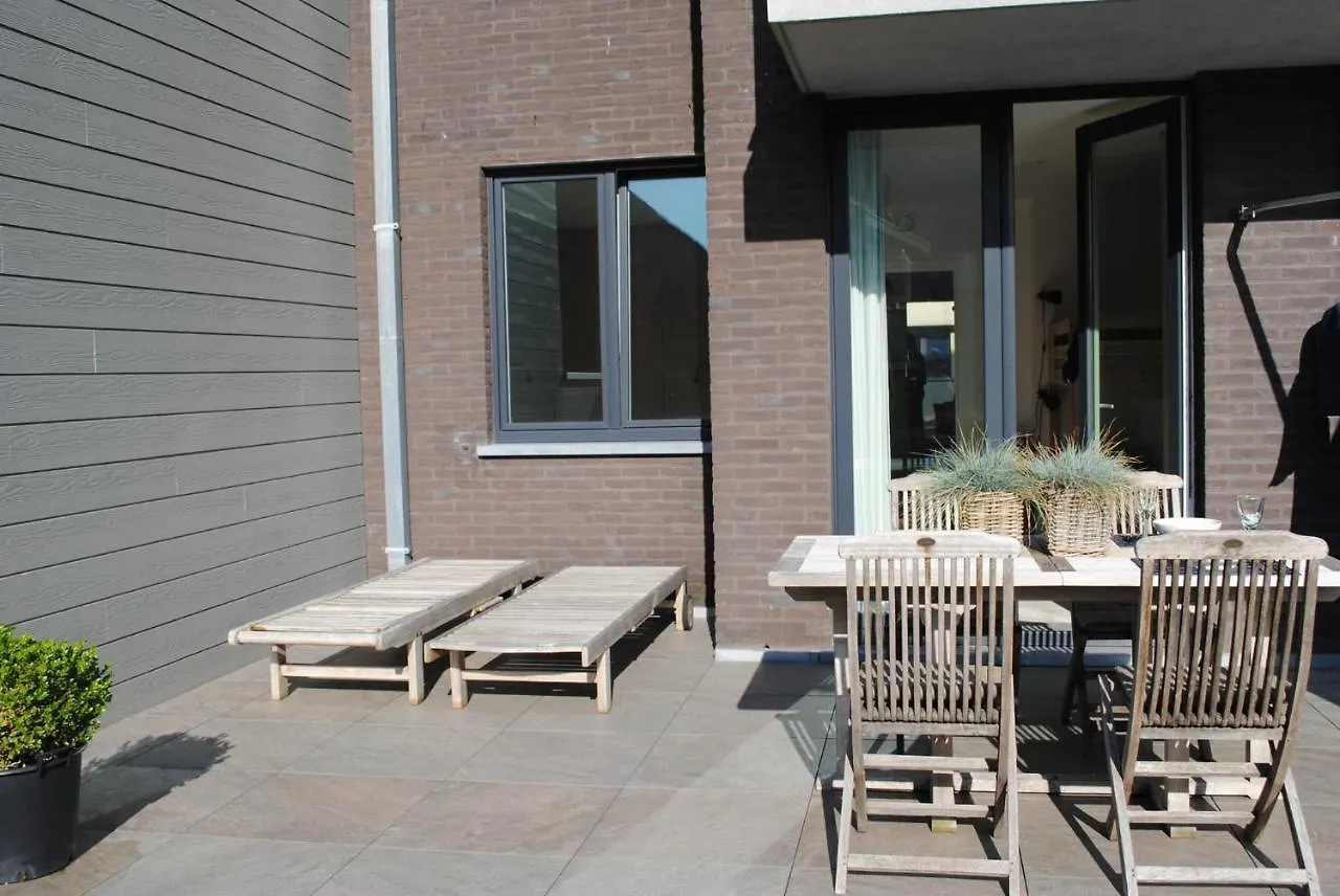 Modern, Gezellig Vakantieappartement Met Ruim Terras In Oostende